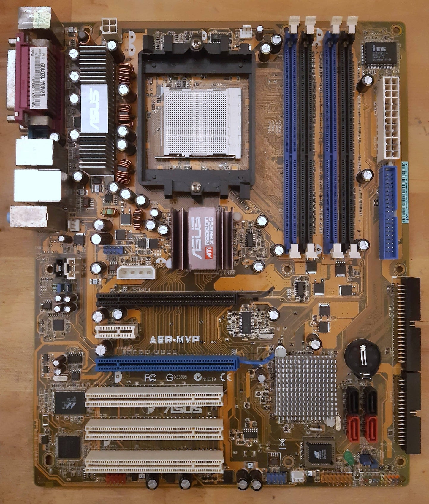 Asus A8R-MVP ATI Crossfire XPRESS 1600 Socket-939 AMD Athlon 64 FX DDR A L ATX Motherboard