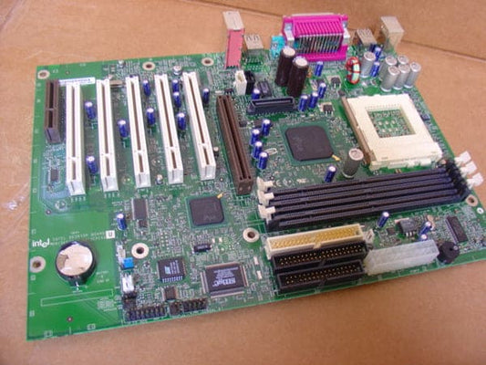 Intel 815E Socket 370 133 Mhz SDRAM PCI, 1 AGP w/Lan ATX Motherboard.