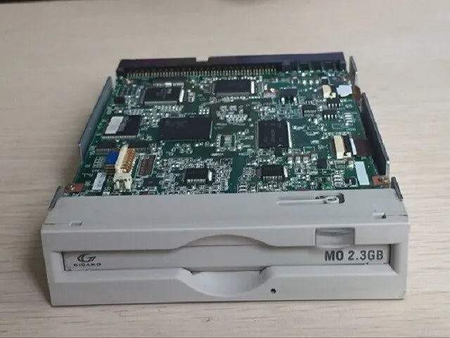 Fujitsu 2.3GB MAGNETO-OPTICAL, SCSI